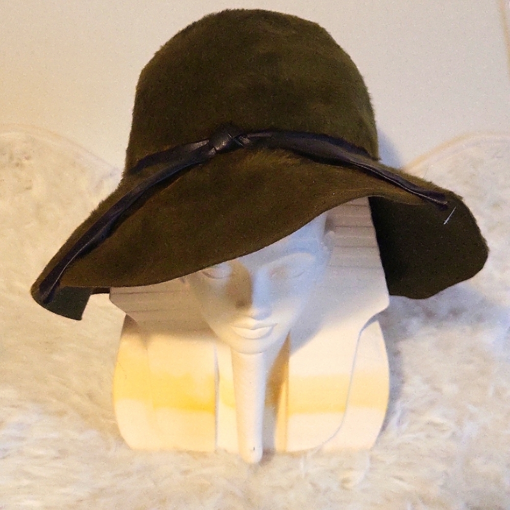 Vintage green mystere fur hat with black accent bow